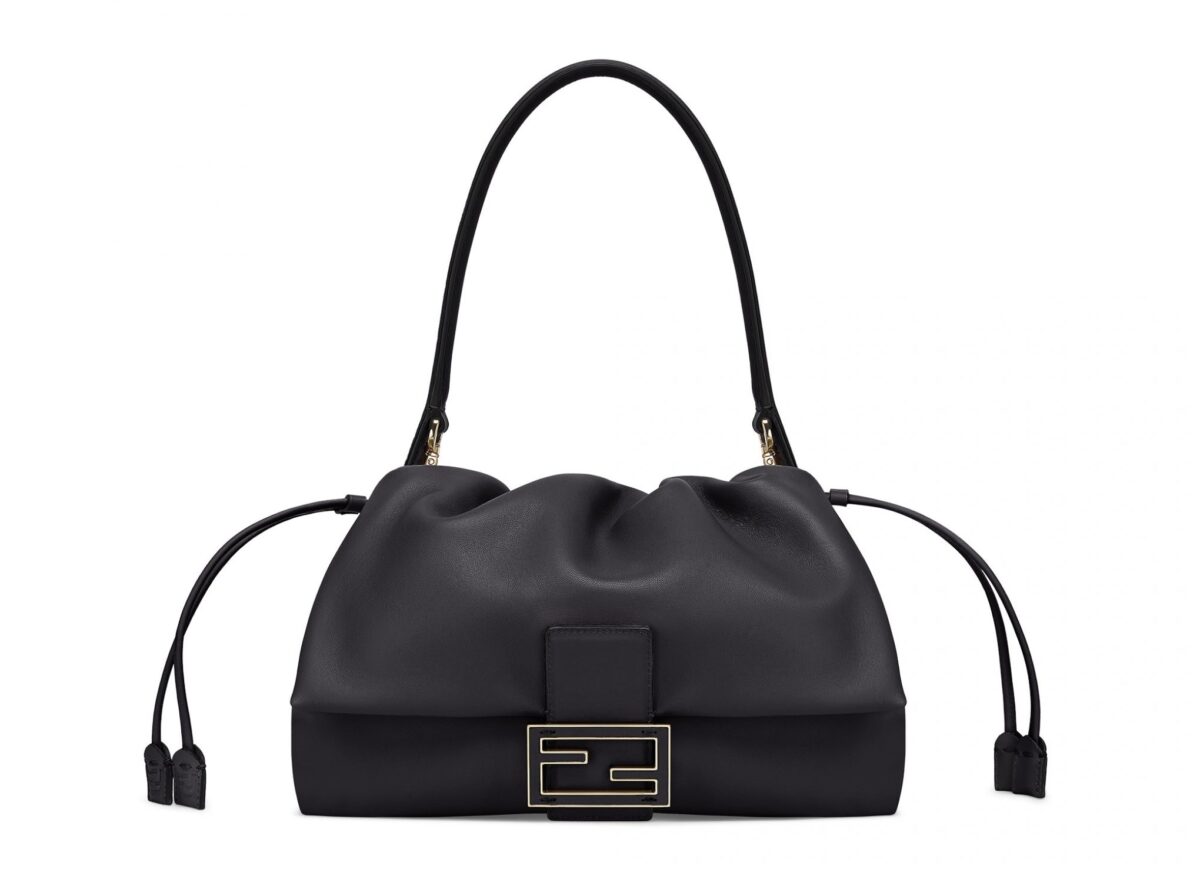 Fendi 小羊皮 Mamma Baguette(中),NT$114,500