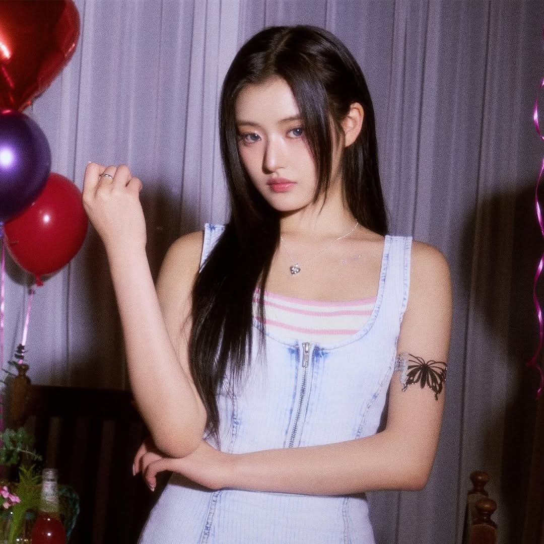 FIFTY FIFTY Athena年僅17歲。