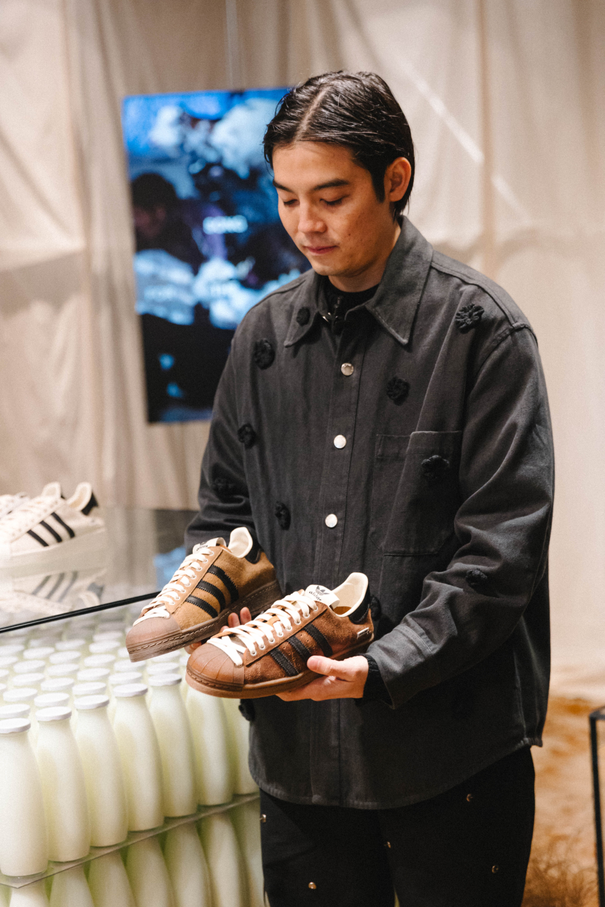 咖啡色的漸層質感就像一片剛烤好的吐司，層次豐富、細節迷人。