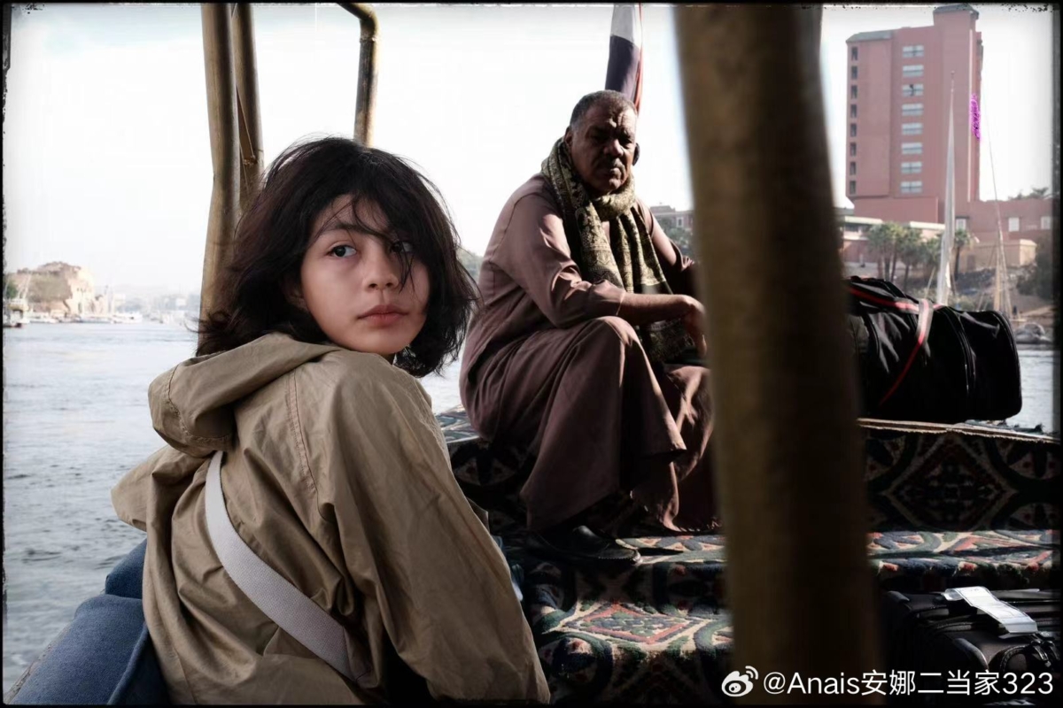 「霓娜」擁有一張彷彿為電影而生的臉蛋，充滿故事性。