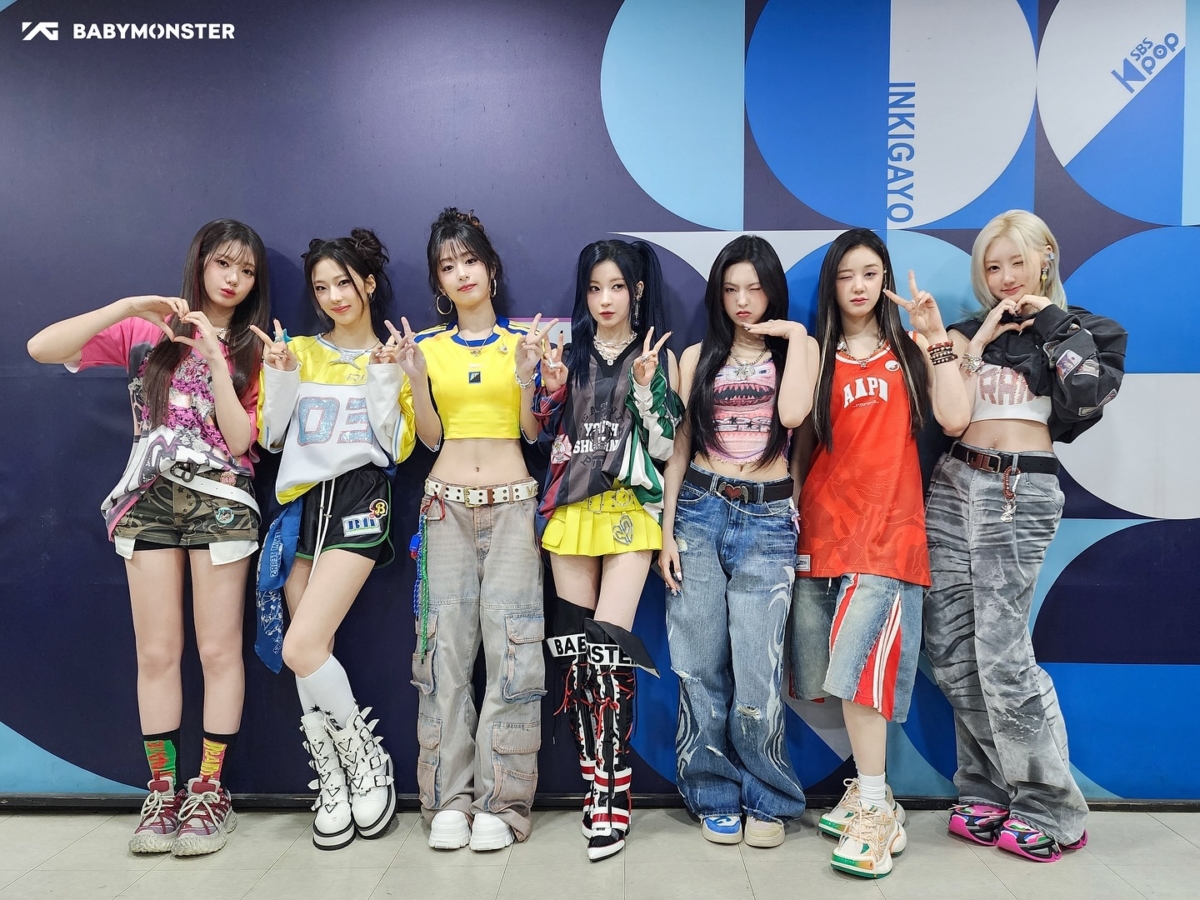 BABYMONSTER也經常混搭運動球衣