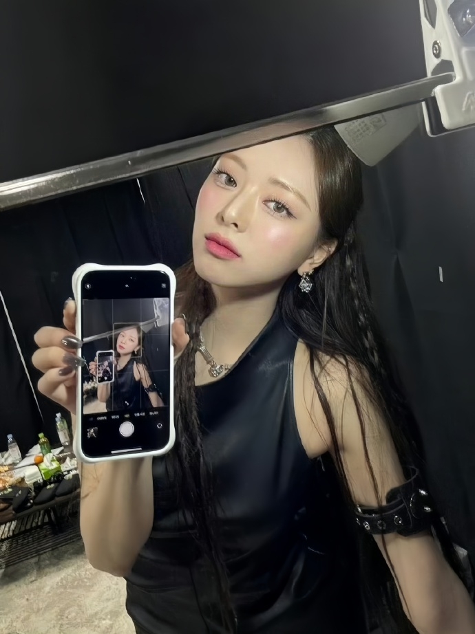 ITZY申有娜自拍