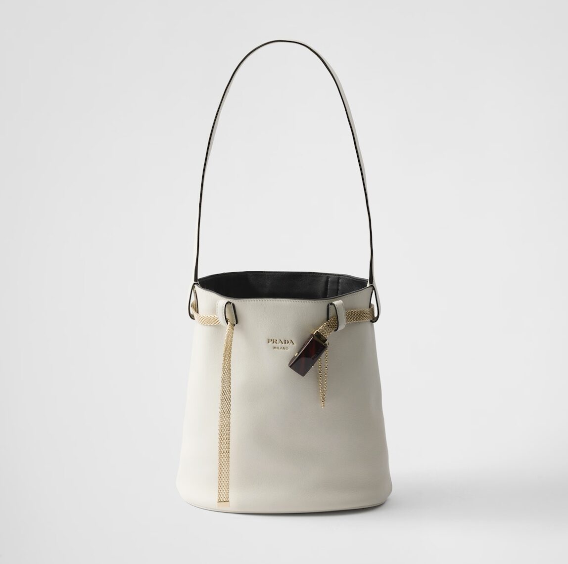 Prada Buckle 皮革水桶袋連珠寶皮帶,NT$ 145,000(圖為白色款)