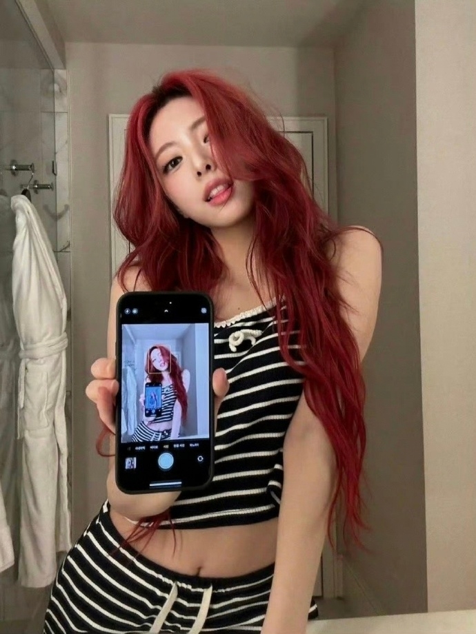 ITZY申有娜自拍