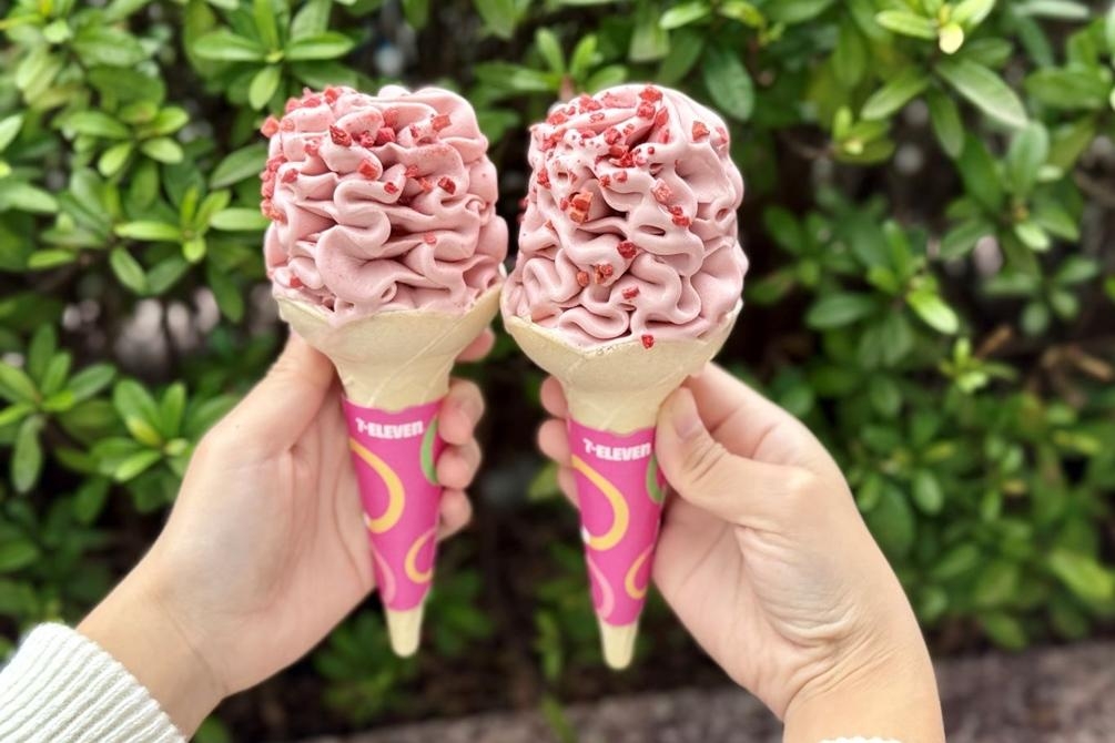 7-11「韓國草莓巴斯克霜淇淋」華麗繽紛。