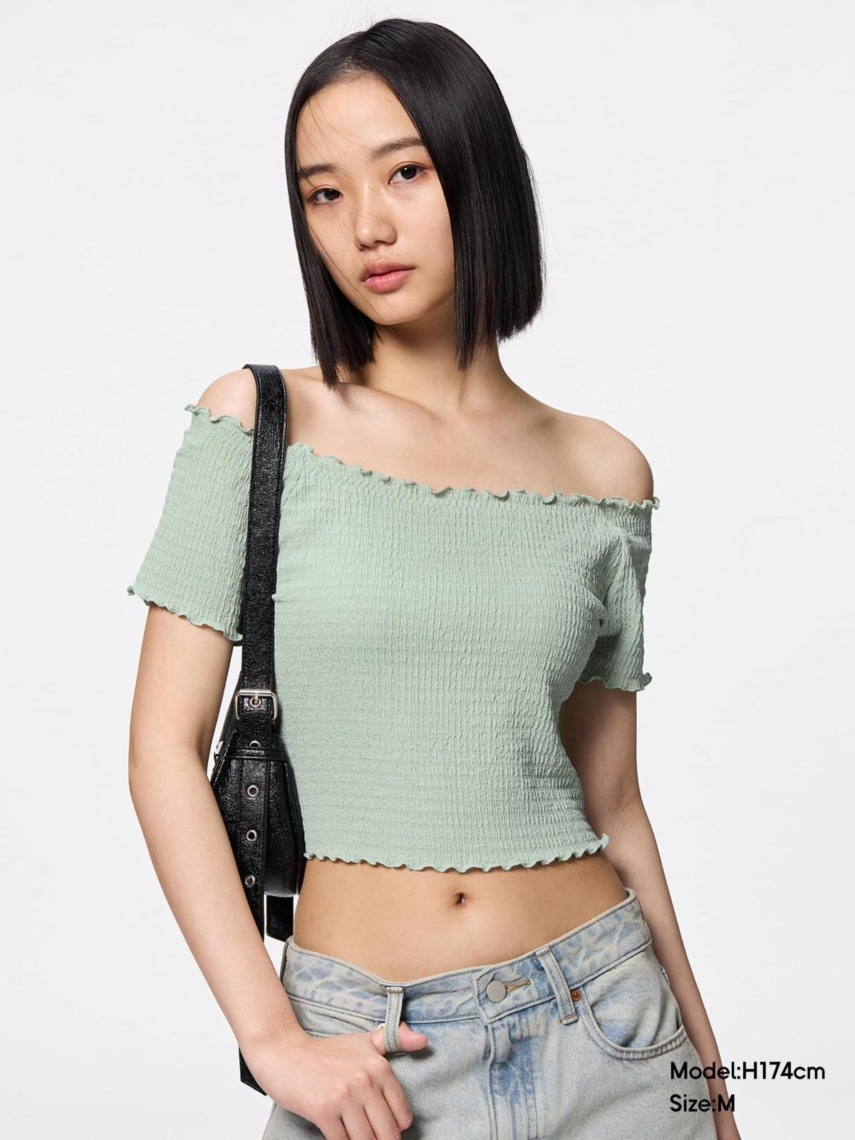 GU 女裝 bra-feel短版一字領抓皺T恤，NT$390
