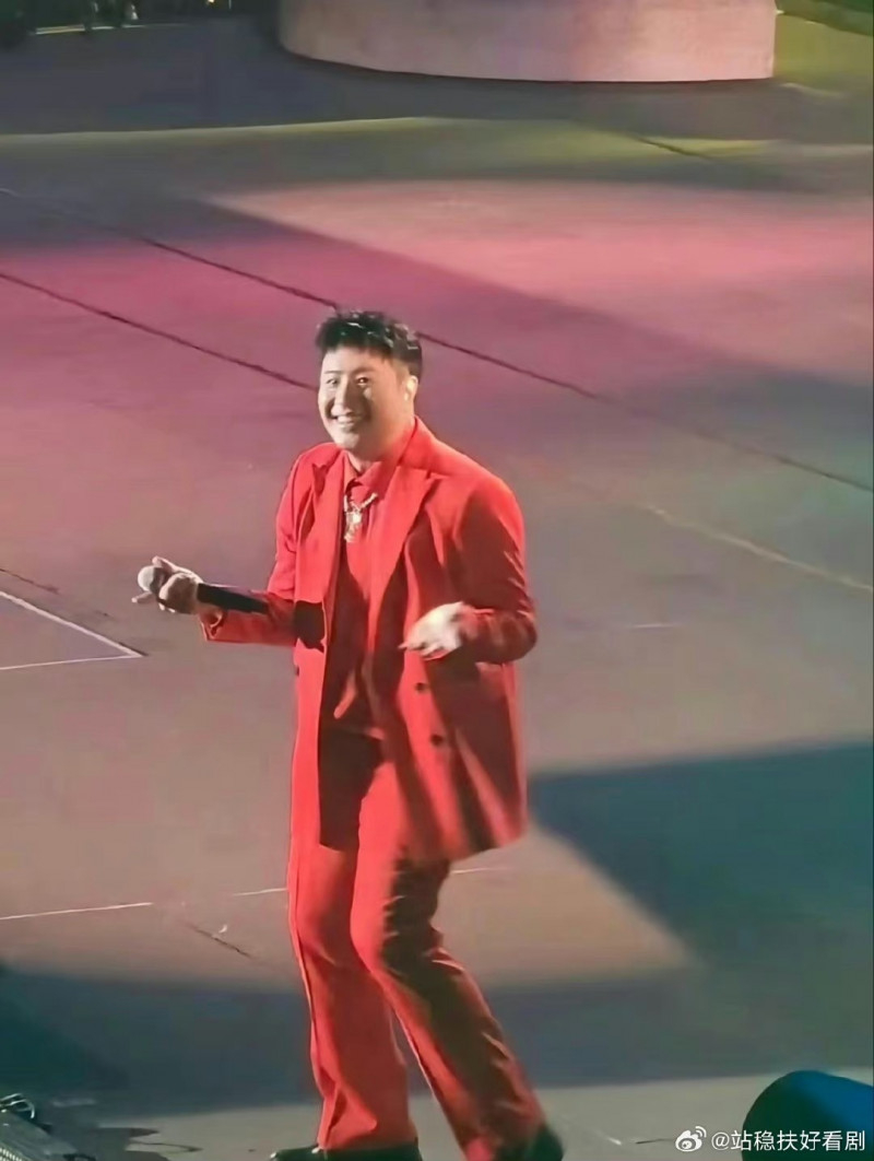 潘瑋柏去年演唱會被拍到暴肥照。