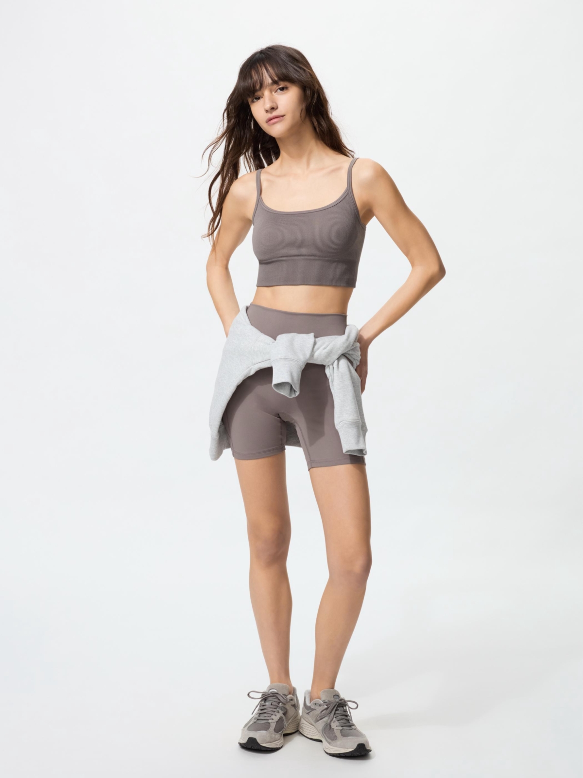 UNIQLO 無縫短版BRATOP細肩帶背心，NT$790