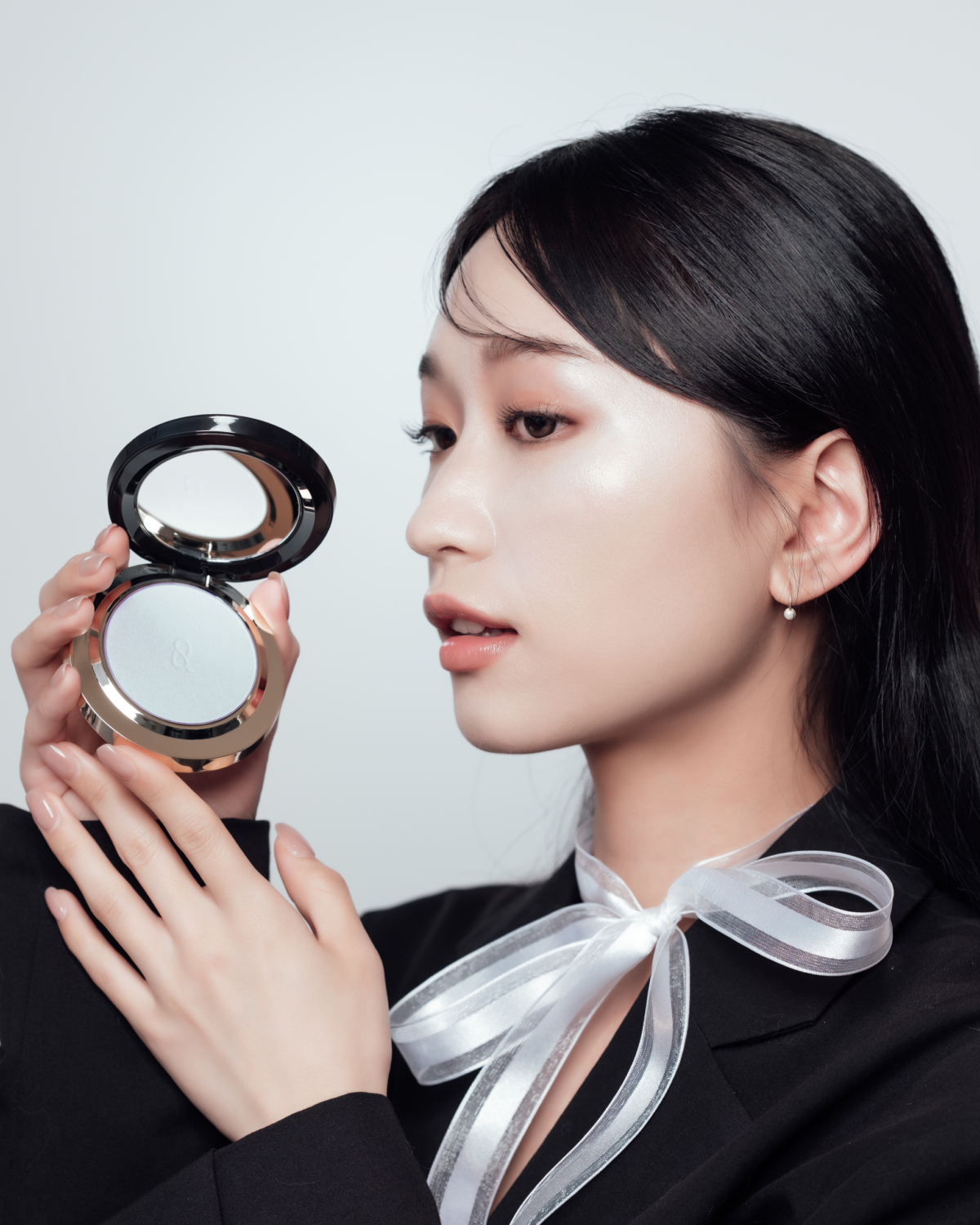 SUQQU 晶采光透定妝蜜粉餅，NT$3,200