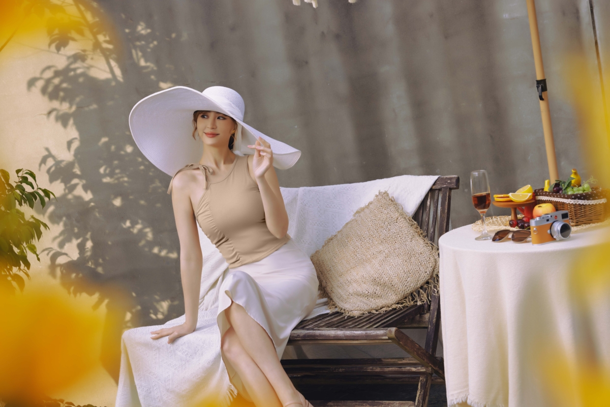 Banana Pie 削肩不對稱綁帶BRA TOP,NT$1,180