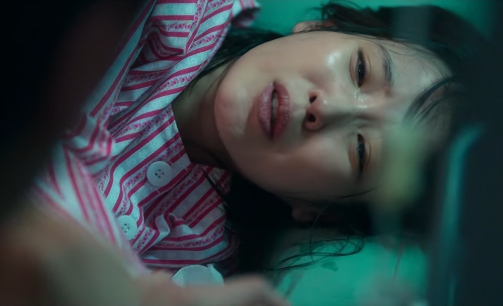 「金明」難產之際母親與胎兒都很危險，心急如焚的她只希望保住孩子。