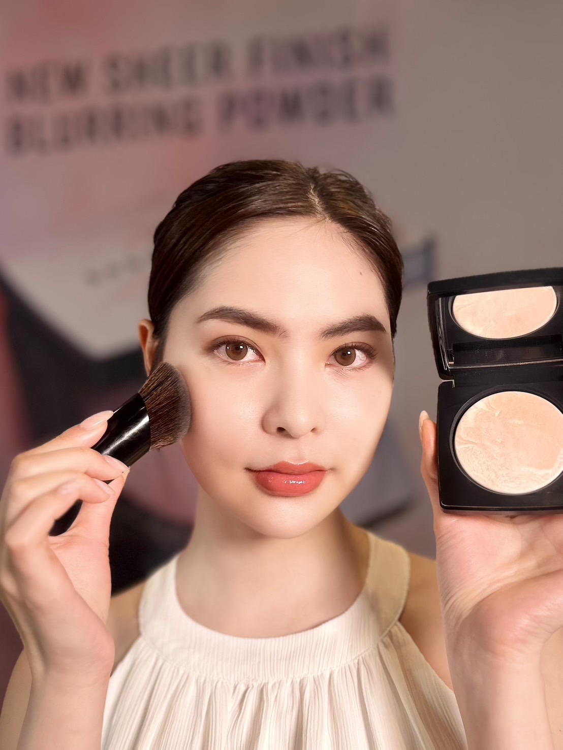 BOBBI BROWN 大理石粉嫩蜜粉餅，NT$1,900