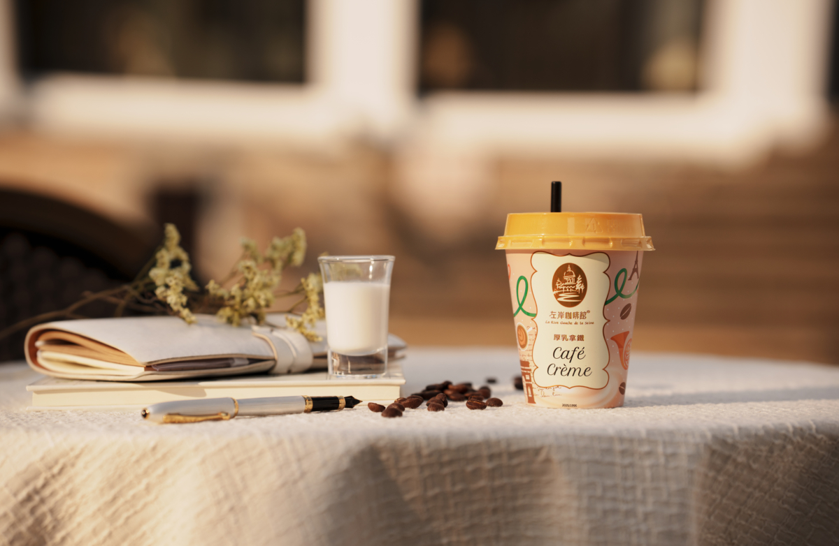 左岸咖啡館新推出的「厚乳拿鐵」，奶味比例再升級，香濃奶香給人滿滿的放鬆幸福感