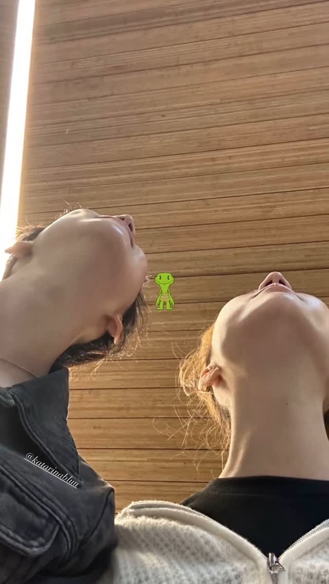 Winter時常與Karina一起玩耍