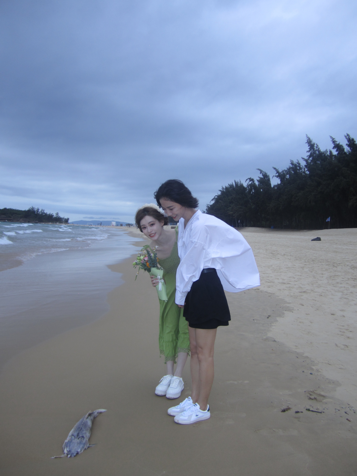 祝绪丹、王珞丹相約出遊，2人互動超有CP感。