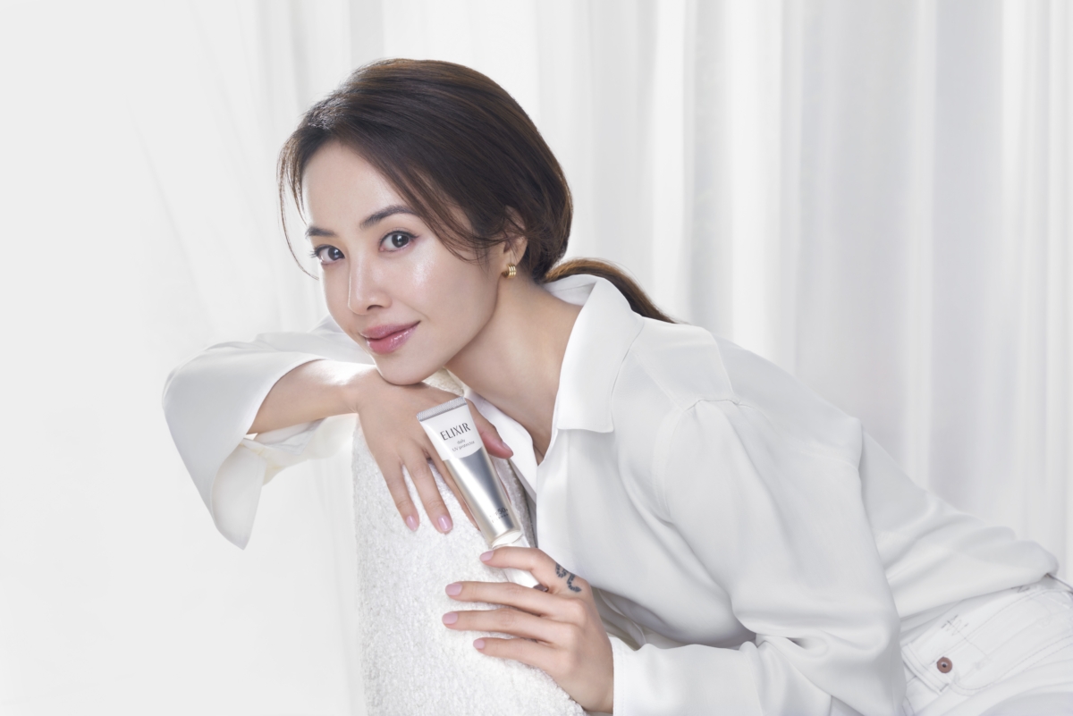 當Jolin有工作時，會以「小金管」為肌膚做足保濕和防曬,後續上妝也能有更好的持妝效果