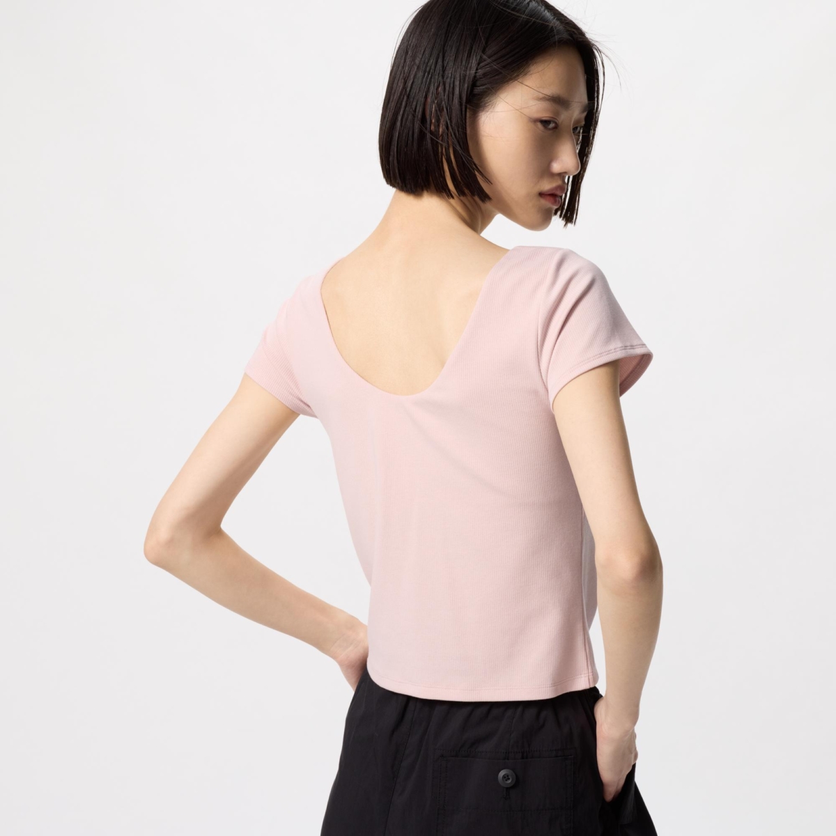 UNIQLO AIRism棉質挖背BRATOP短版T恤，NT$790