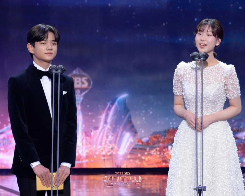 金康勳出席SBS演技大賞時以長高至171cm