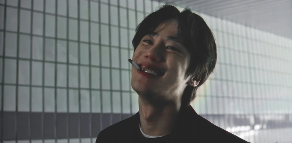 李濬榮在《弱美男英雄Class 2》中飾演反派陣營的「金成帝」