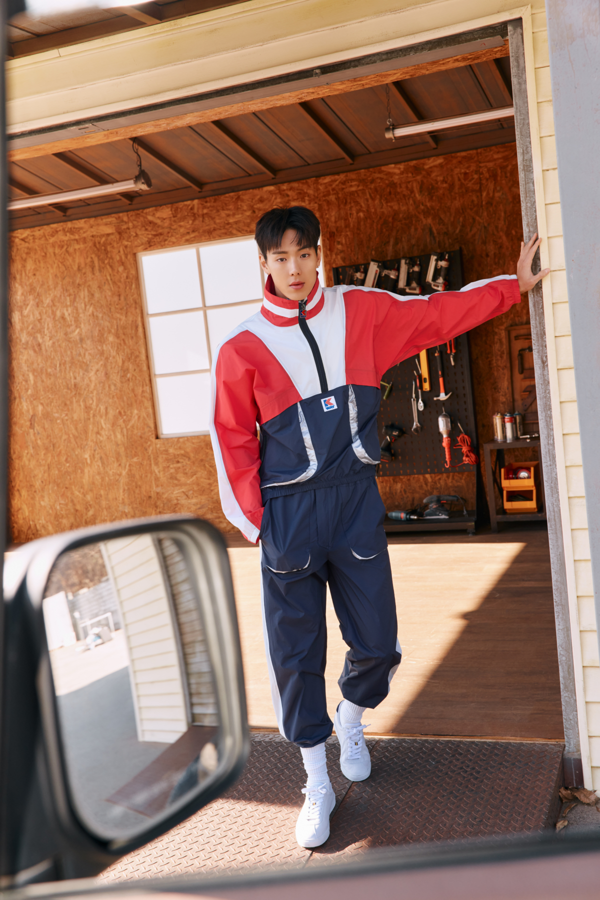 Shownu穿著Oh HZ防水運動外套