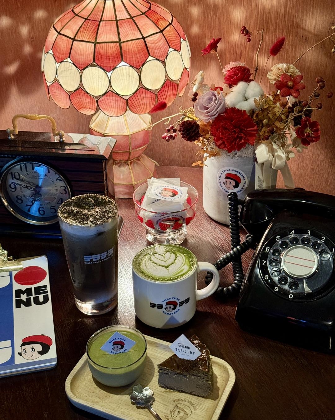 在Tella Tella Café日式懷舊昭和氛圍之下,品味抹茶、焙茶甜品,療癒感十足。