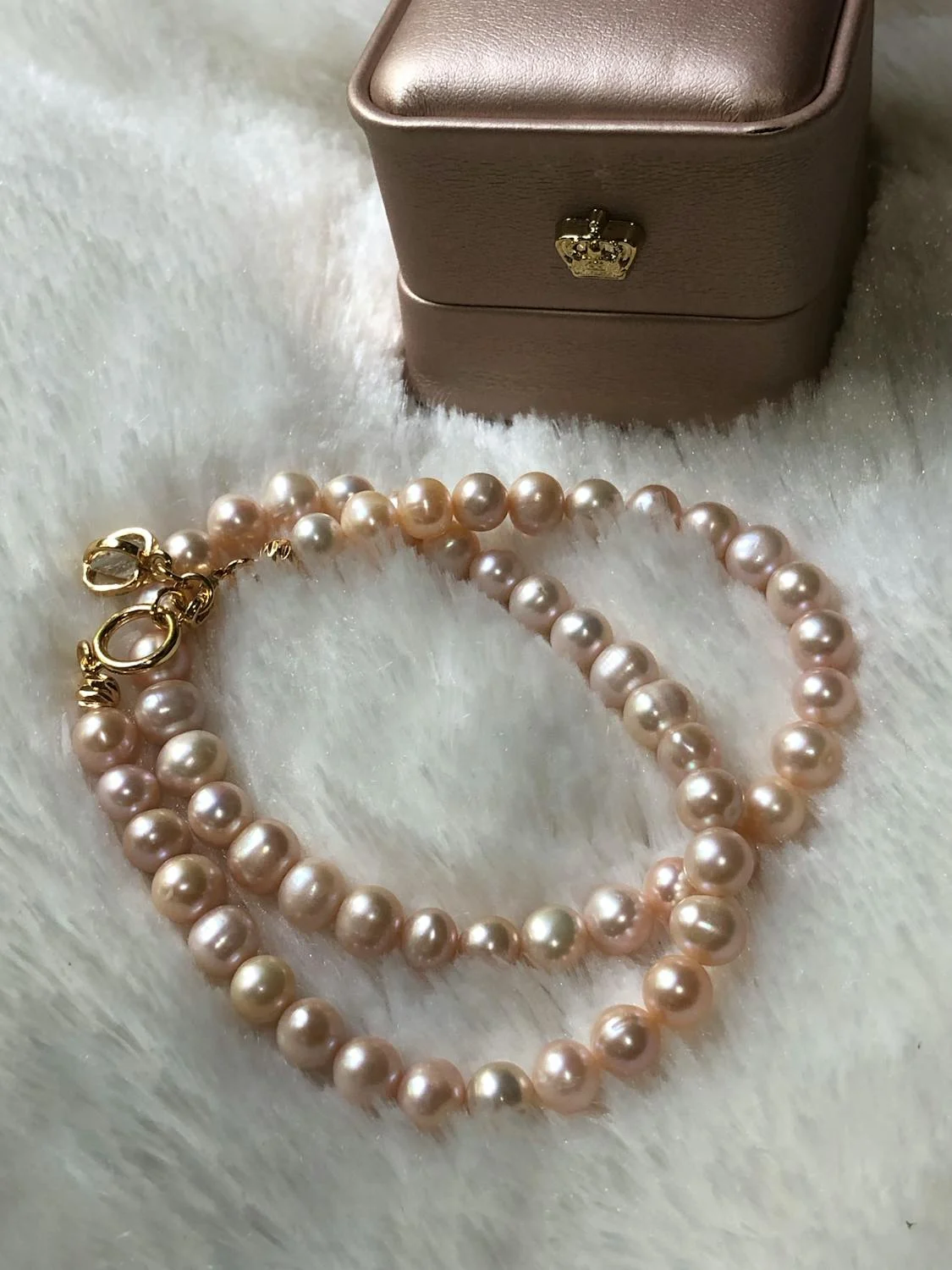 珍珠戴右手能提升親和力與好人緣，增生人際魅力