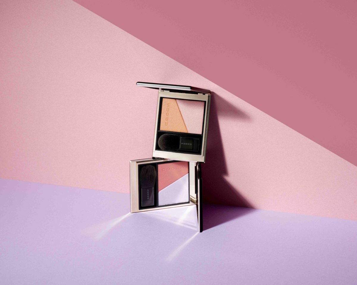 (上)晶采柔艷頰彩 110 日差色 -HISASHIIRO 、(下)晶采柔艷頰彩111 比彩 -HIIRO 6.4ｇ 限定色2款 各NT$2,200