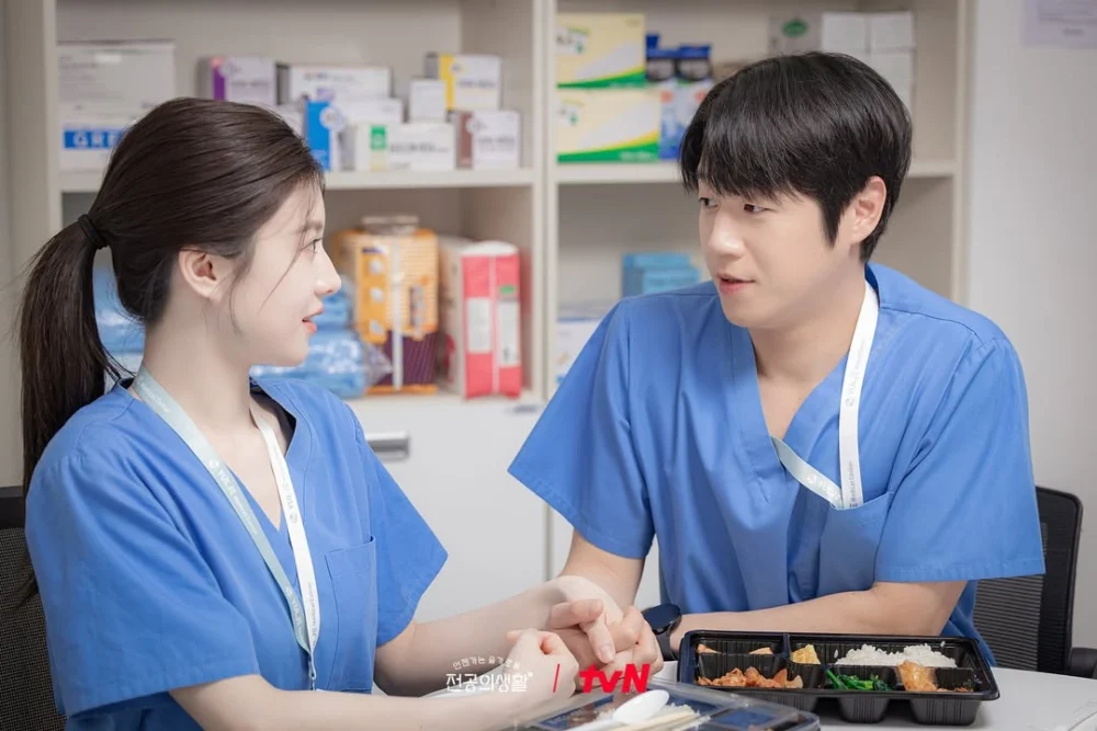 與高允貞組「親家CP」意外爆紅