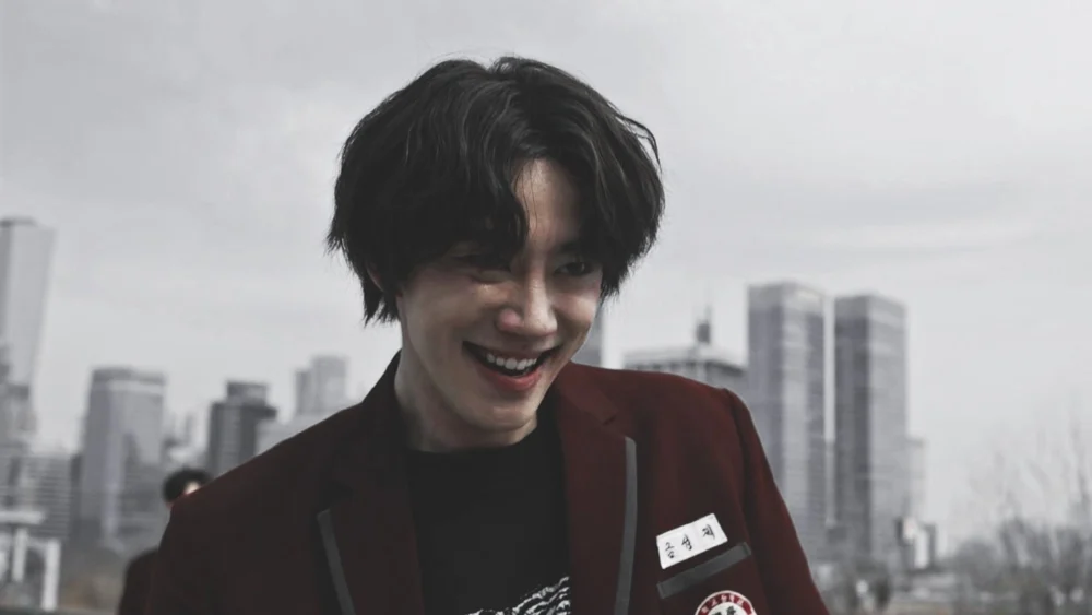 李濬榮在《弱美男英雄Class 2》中飾演反派陣營的「金成帝」