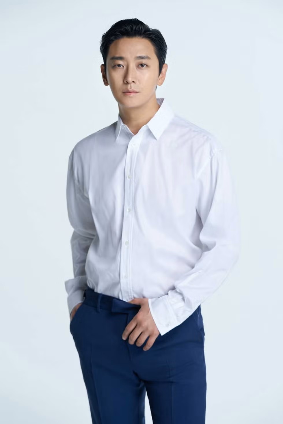 朱智勛同時擁有陰鬱氣質與幽默性格，深受粉絲歡迎。