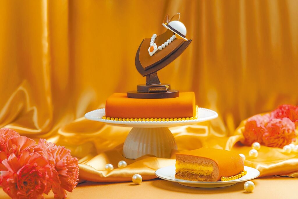 高雄日航酒店「珍藏」蛋糕,以珠寶形式展現對母親的心意。