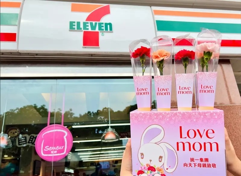 7-ELEVEN空運進口康乃馨,單支售價NT$120元。