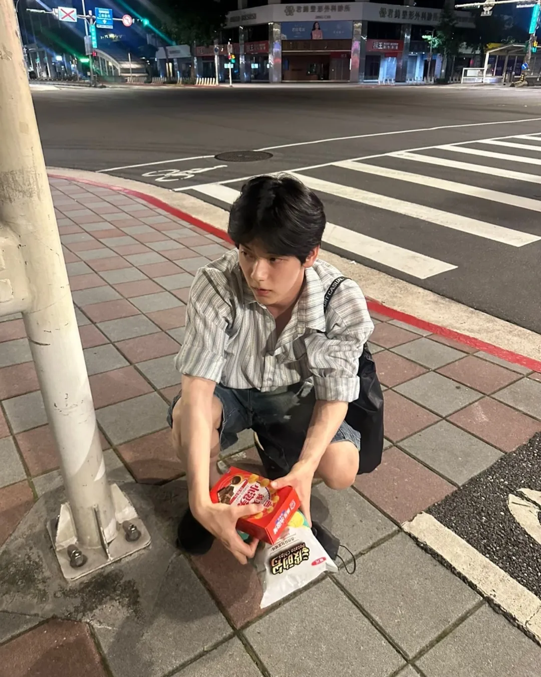 TXT崔秀彬SOOBIN買了義美小泡芙