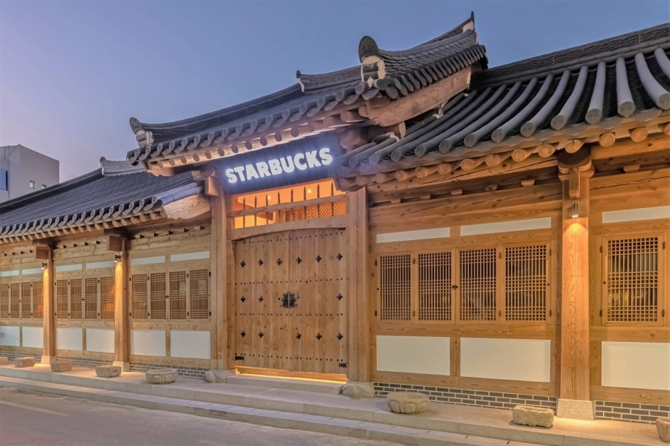 「星巴克大邱鐘路古宅店」過去曾隱身至巷弄。