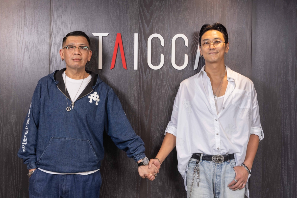 「韓劇男神」朱智勳與文策院董事長蔡嘉駿合影。