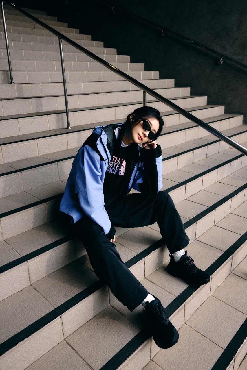 陳華穿搭The North Face  北面女款藍色DryVent防水透氣外套