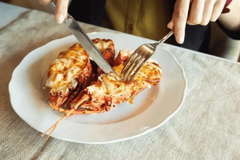 台北六福萬怡酒店敘日Buffet，母親節限定每組訂位贈明太子焗烤龍蝦。