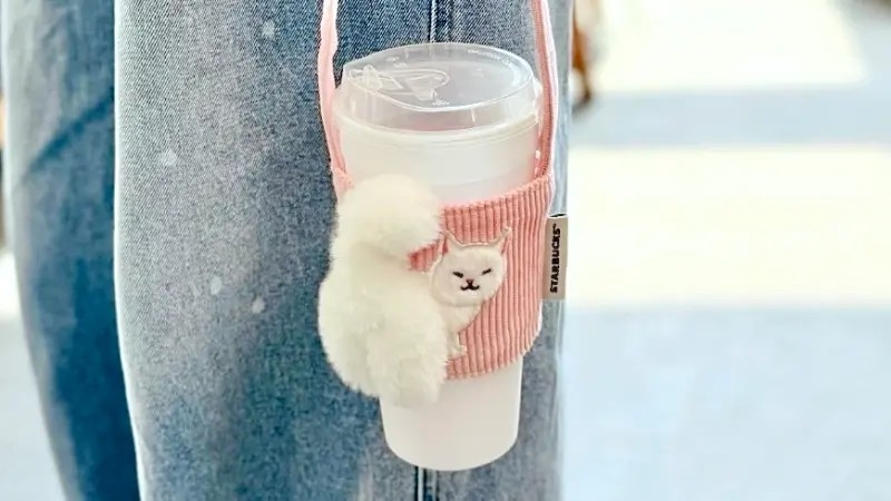 星巴克「粉貓尾巴便利單杯提袋」令人揚起少女心。