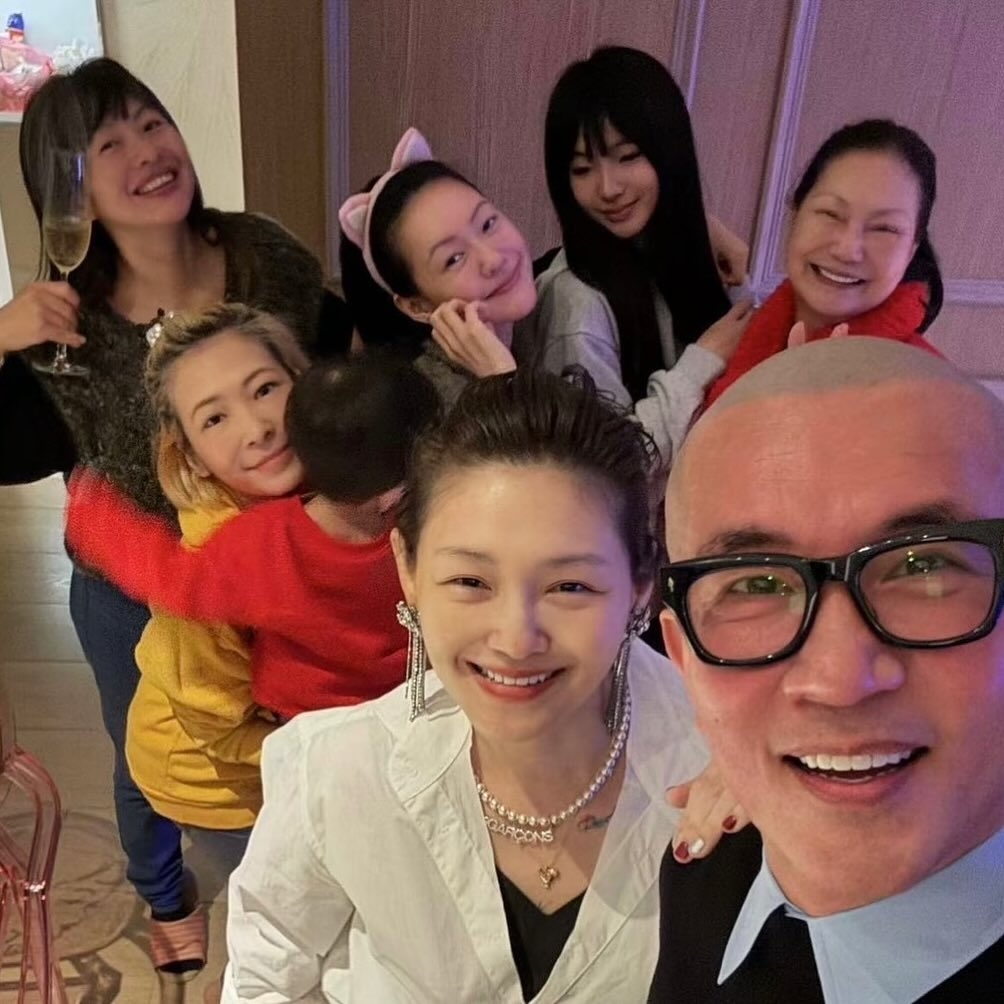 具俊曄去年末分享全家人跨年照片