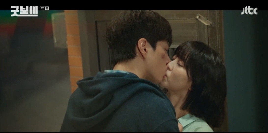 朴寶劍、金所泫在《健將聯盟》上演多場甜蜜吻戲。