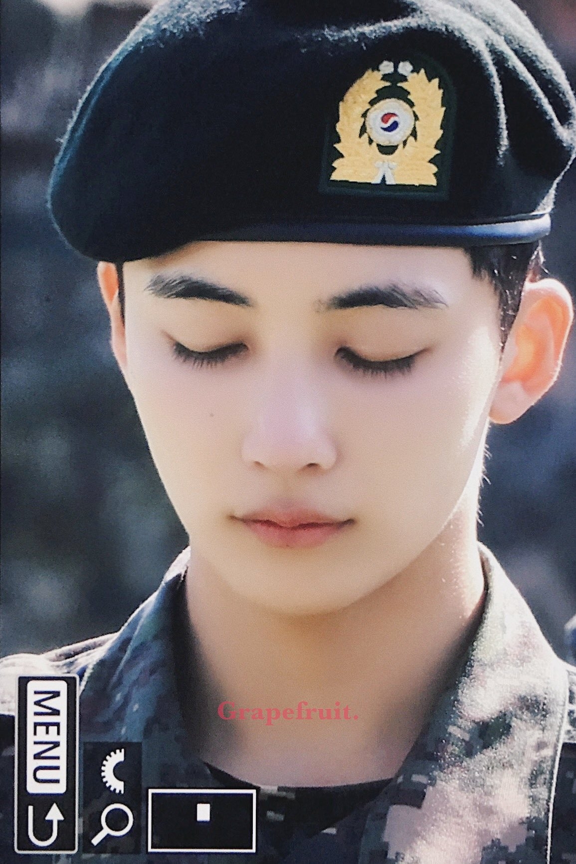 淨漢超長的睫毛及超好的皮膚引起網友驚嘆