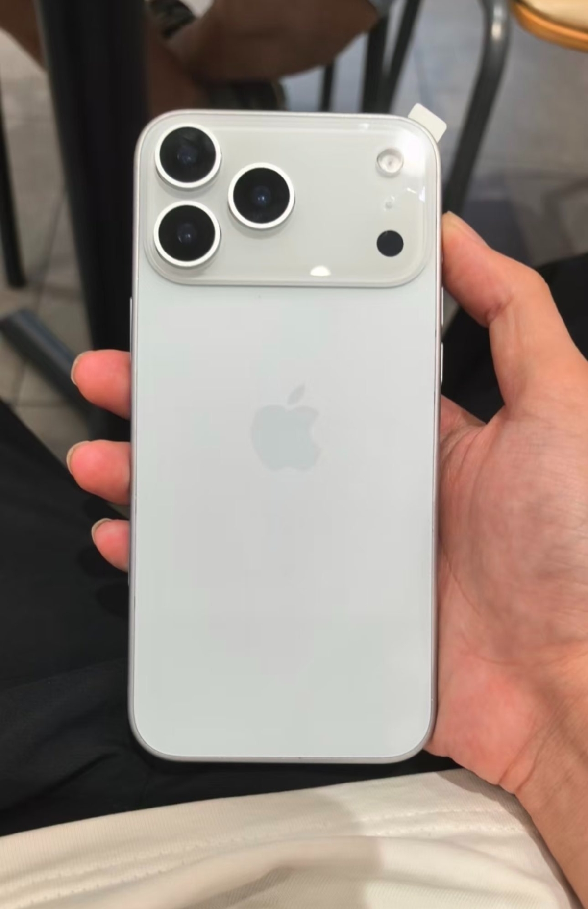 iPhone 17模型機照在網路瘋傳