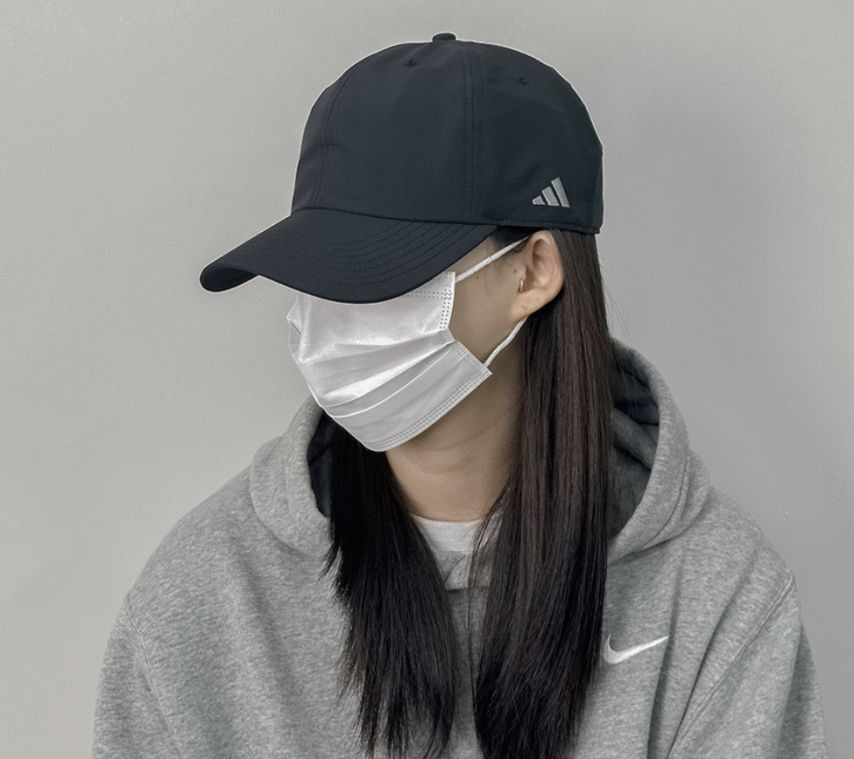 90%韓國女學生喜歡戴棒球帽+塞耳後