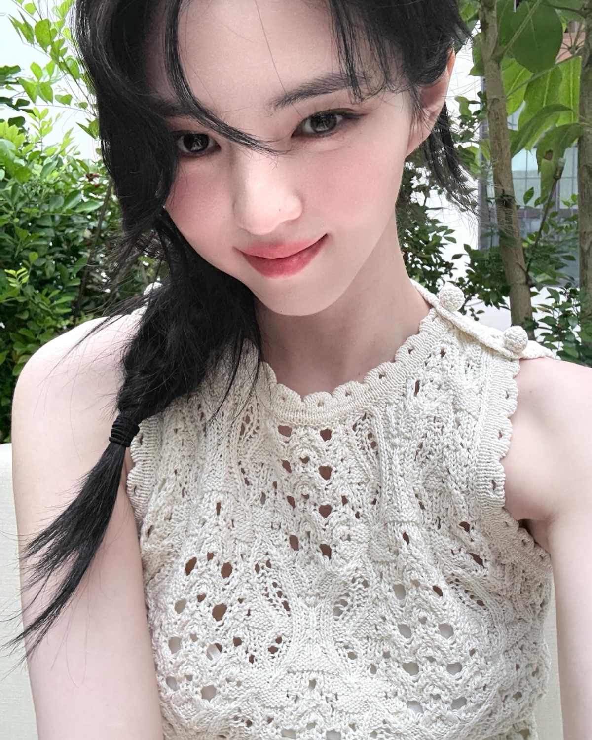 韓韶禧出席於義大利羅馬Villa Albani Torlonia 花園中發表2026早春度假女裝系列