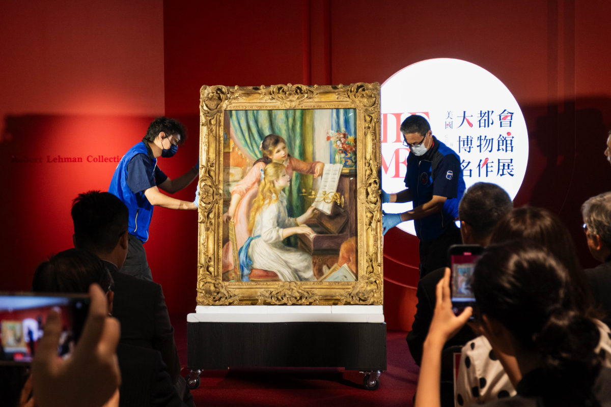 雷諾瓦「彈鋼琴的兩位少女」真跡抵達台灣