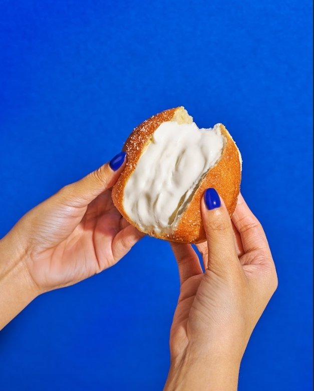 M One Cafe聯名Perfe’dough推出爆餡系「優格冰淇淋多拿滋」