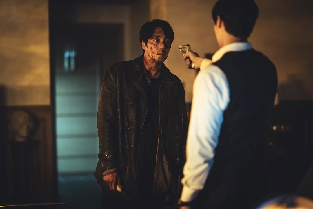 蘇志燮在《無赦之仇》後期狀態憔悴，孑然一身走向孤獨。