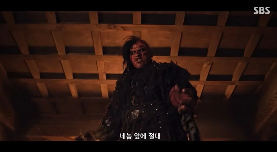 八尺鬼的前身是100年前御營廳的護衛軍官「千金輝」