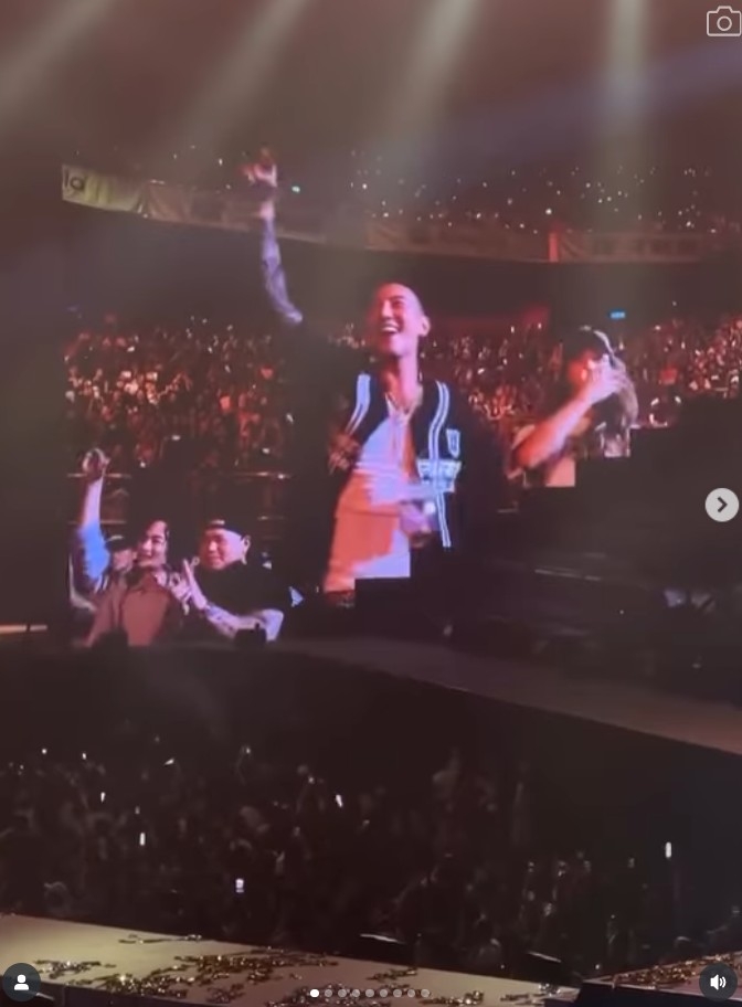 王陽明、蔡詩芸親密擁吻引發全場歡呼。