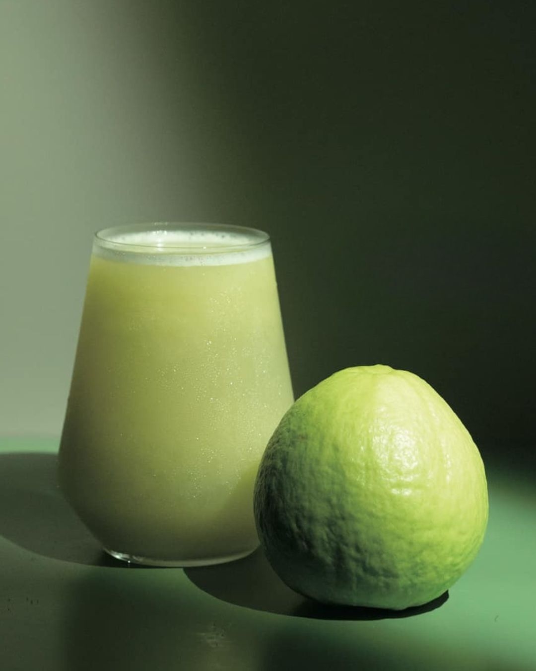 芭樂青梅烏龍凍，中杯$70、大杯$85。